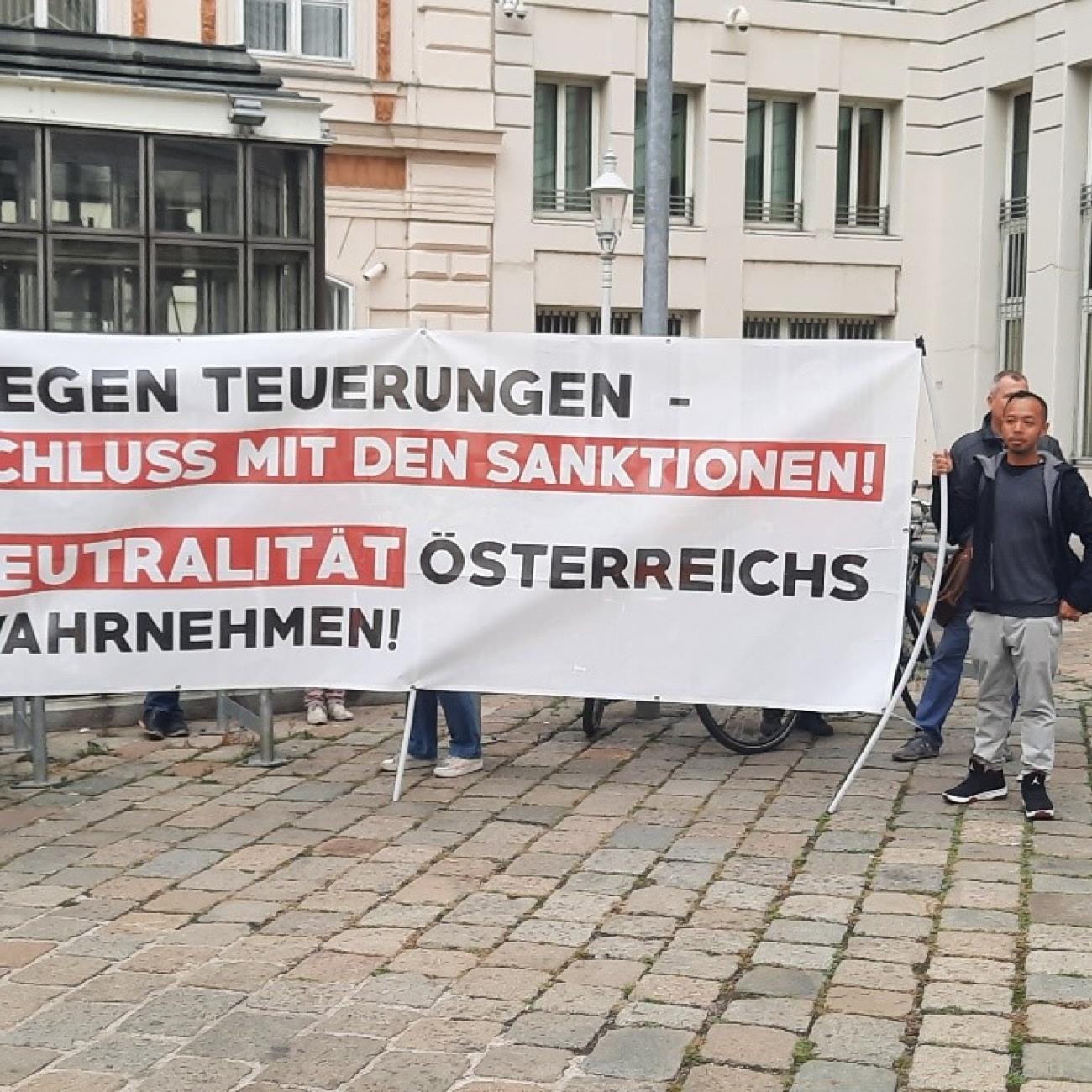 vor dem Außenministerium