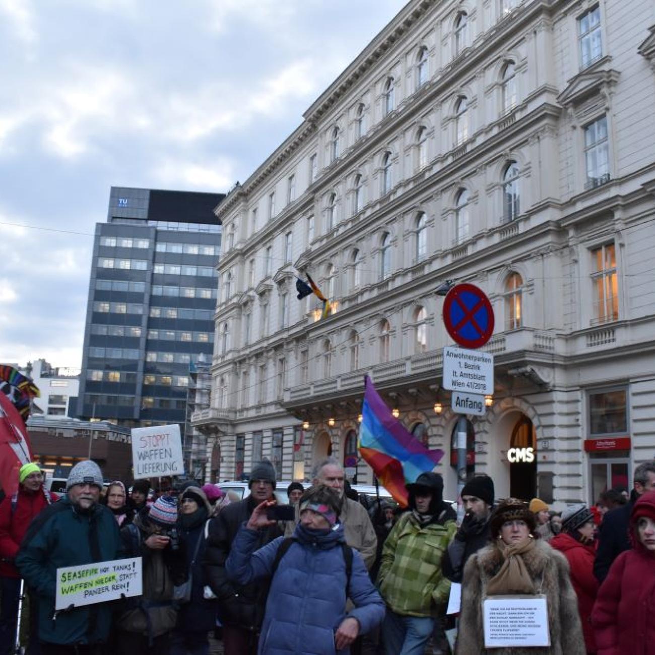 Deutsche Botschaft hängt provkativ ukrainische Fahne aus