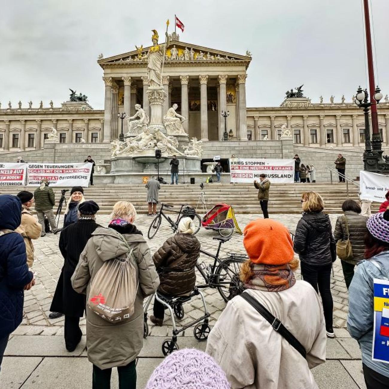 vor dem Parlament