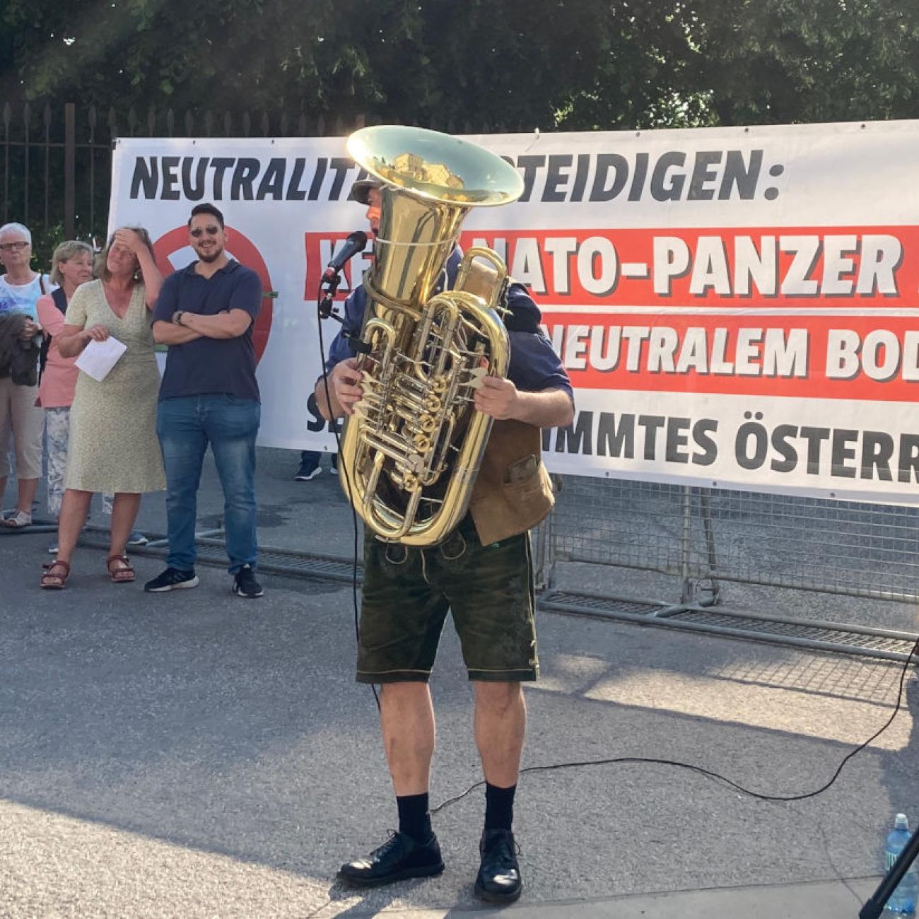 Werner Haider mit seiner Tuba Frieda