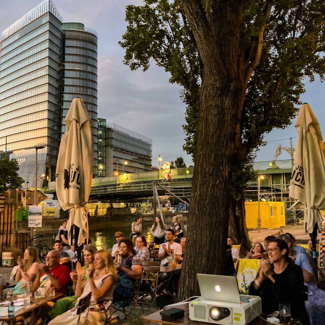 Sommerliche Friedensstimmung am Donaukanal