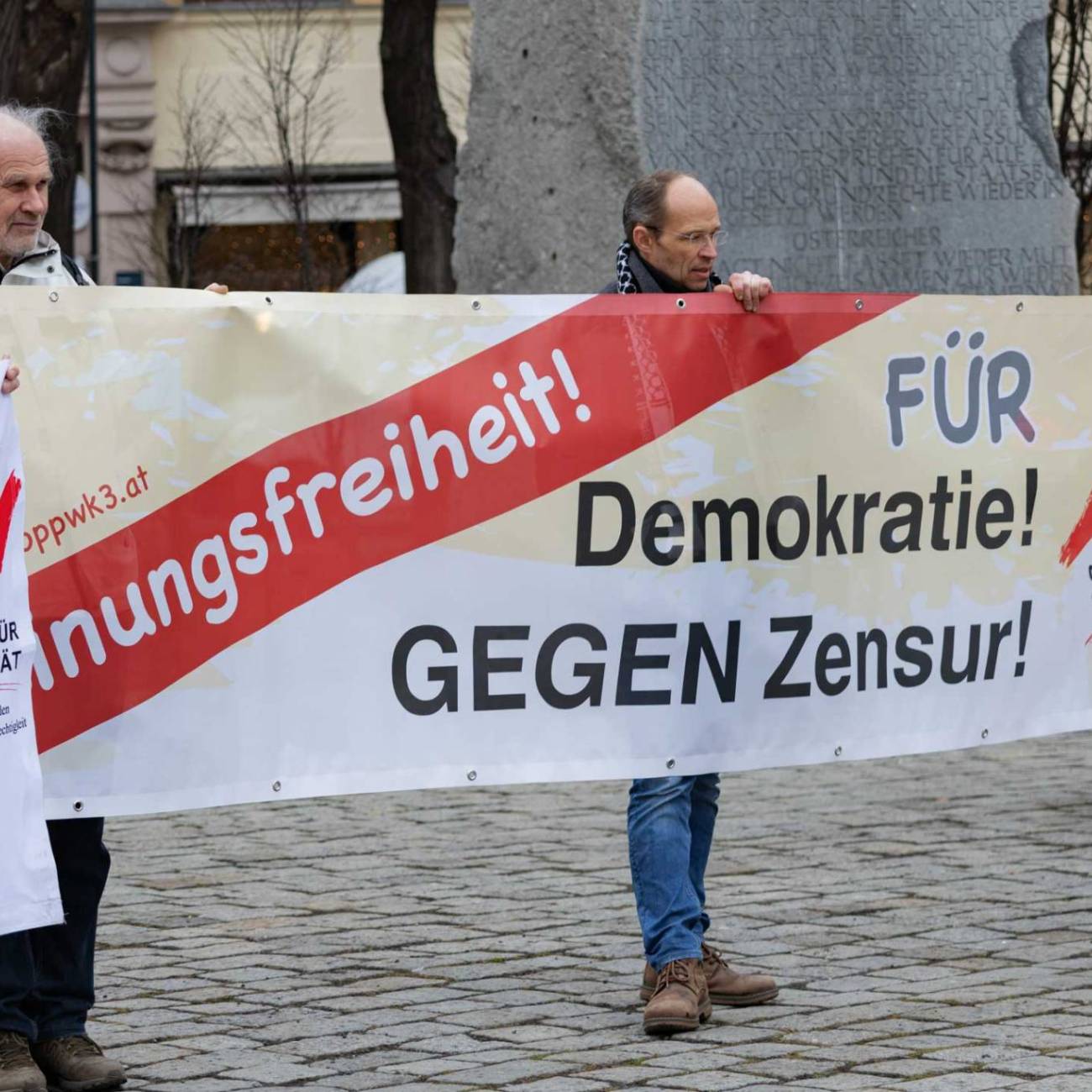 Kundgebung am Alfred Hrdlicka Platz