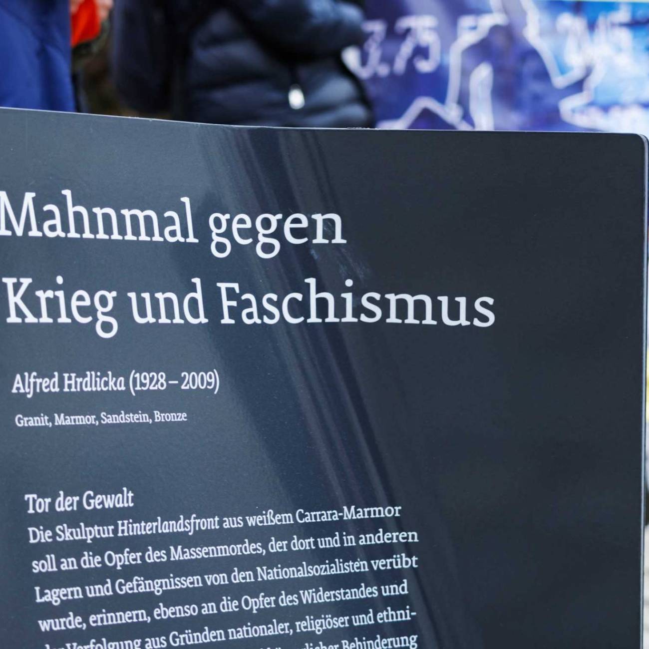 Kundgebung am Alfred Hrdlicka Platz