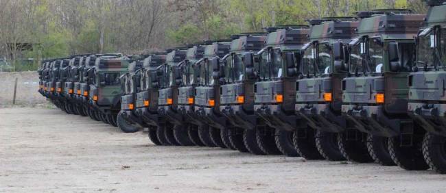 Rheinmetall-Militärfahrzeuge in Wien-Vösendorf