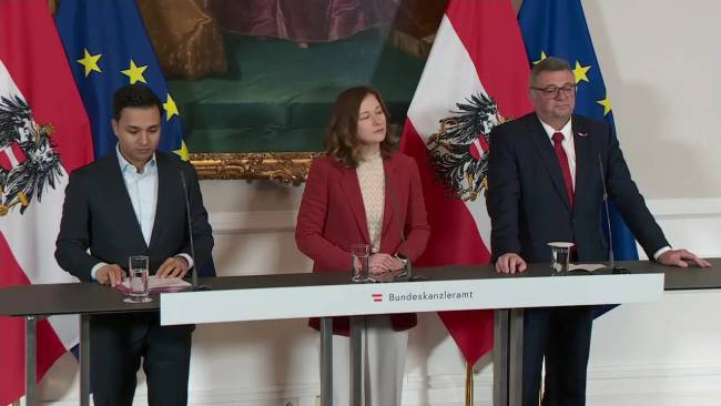 Pressekonferenz zum Kinderkopftuchverbot an Schulen