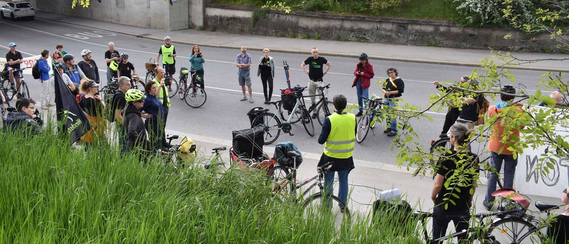 Fahrraddemo aufgelassene S-Bahn-Station