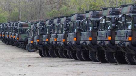 Rheinmetall-Militärfahrzeuge in Wien-Vösendorf