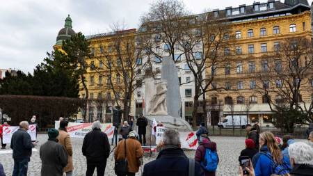 Kundgebung am Alfred Hrdlicka Platz